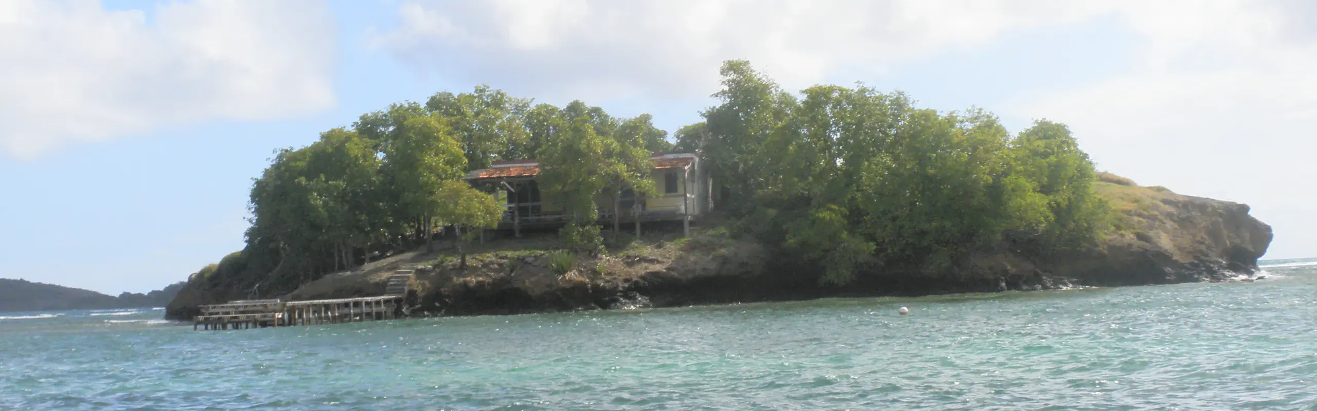 L'îlet aux Rats et les eaux du havre du Robert, sur la côte atlantique de la Martinique